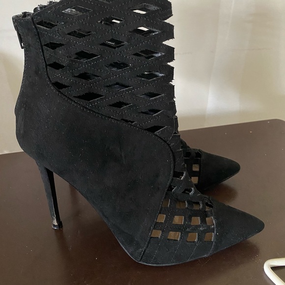 Black netted booties - Picture 2 of 2